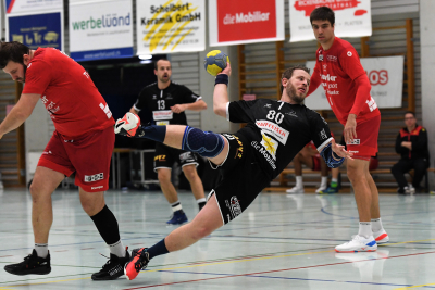 Am kommenden Samstag treffen die Muotathaler, hier mit Martin Betschart in Aktion, im alles entscheidenden Spiel auf Handball Emmen. (Bild: Andy Scherrer)